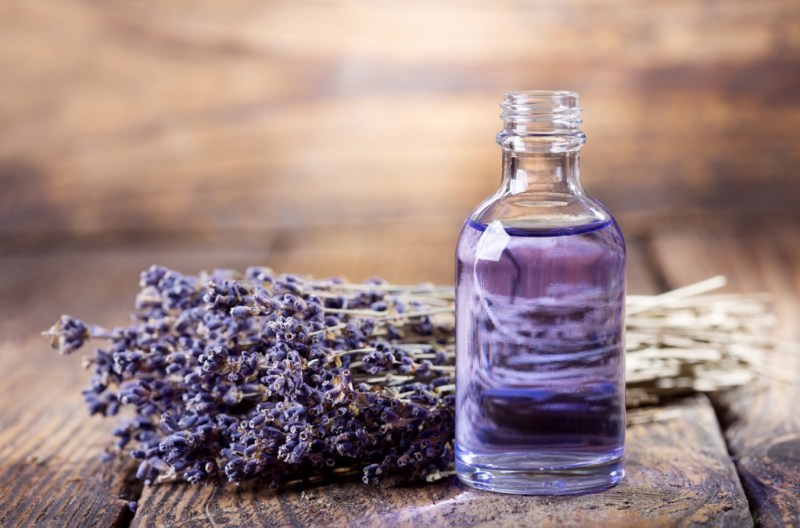 cách làm tinh dầu khuếch tán bằng tinh dầu lavender, chanh sả